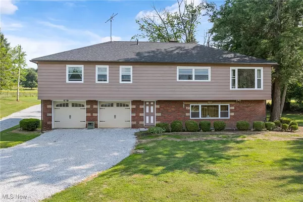 988 E Turkeyfoot Lake RD, Green, OH 44312