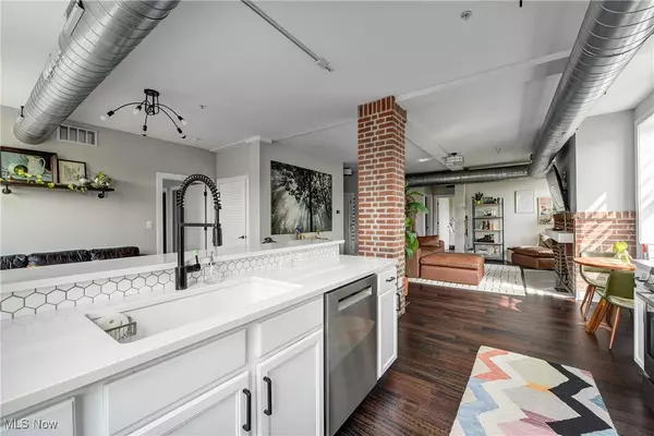 Cleveland, OH 44113,3200 Franklin BLVD #203