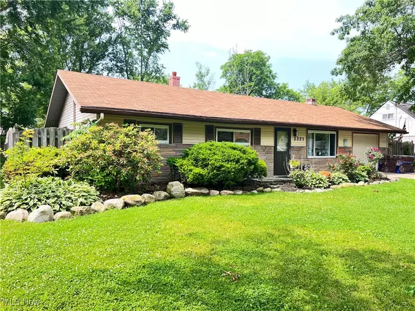 3221 Greenfield ST NW, Warren, OH 44485