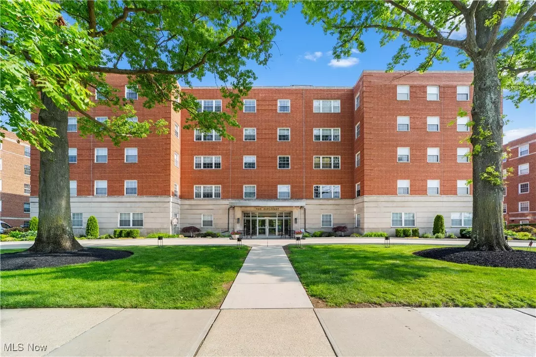 Shaker Heights, OH 44122,18975 Van Aken BLVD #401