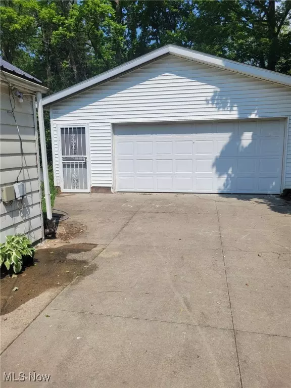 Ravenna, OH 44266,6579 Henderson ST