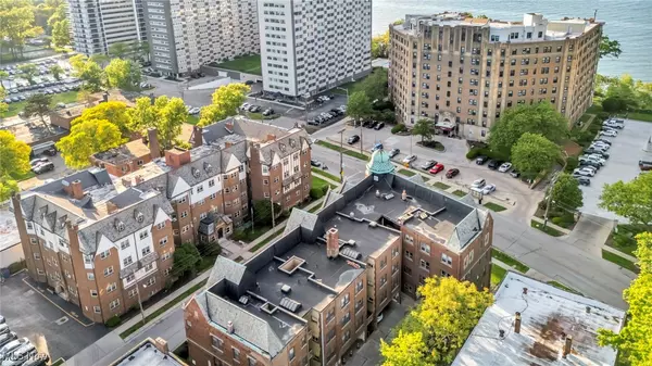 Lakewood, OH 44107,12065 Edgewater DR