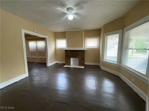 Cleveland, OH 44120,3454 E 118th ST