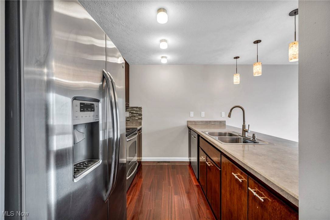 North Ridgeville, OH 44039,32751 Brookstone LN