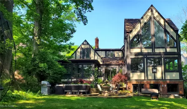 Rocky River, OH 44116,2121 Valley View DR