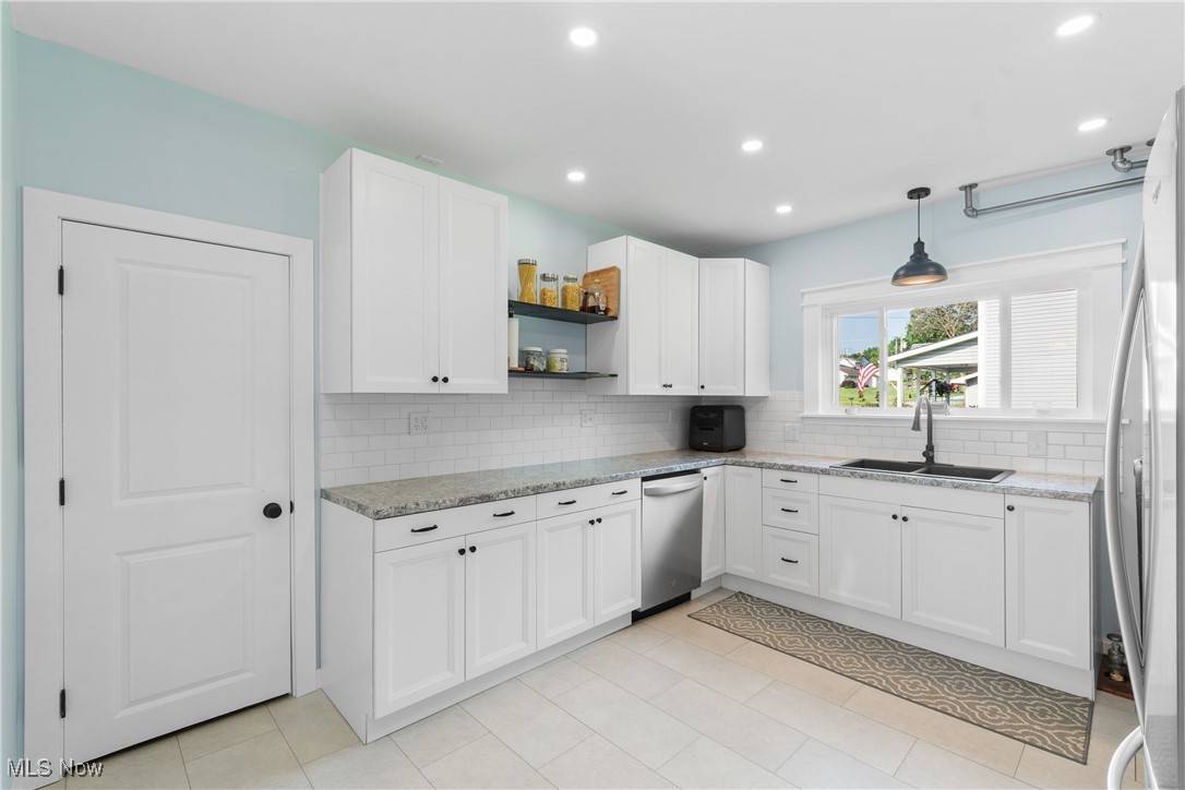 Dalton, OH 44618,104 W Schultz ST