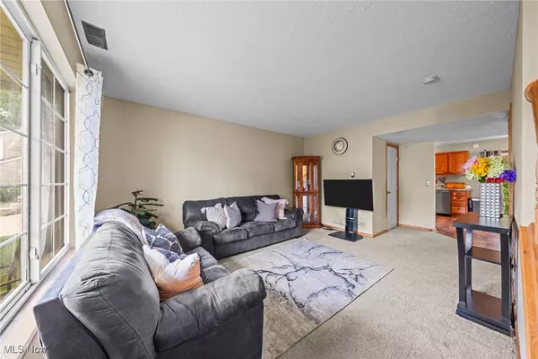 Akron, OH 44312,1122 Oxford CIR