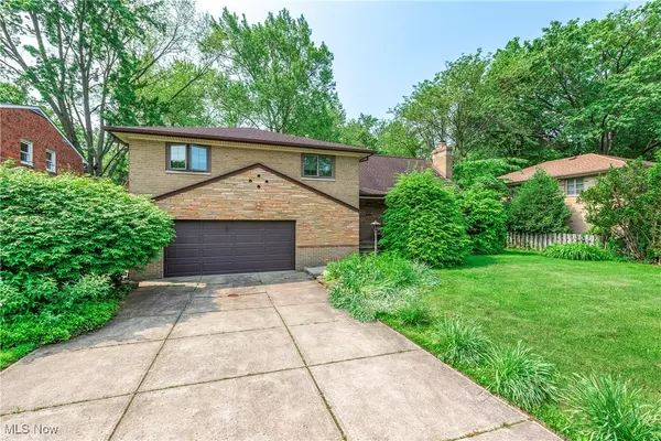 Bay Village, OH 44140,29511 W Oakland RD