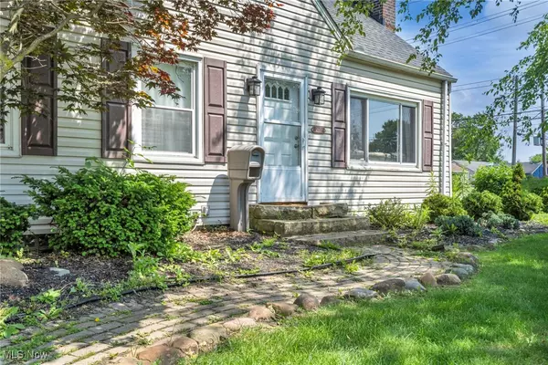 Cuyahoga Falls, OH 44221,2911 Archwood PL
