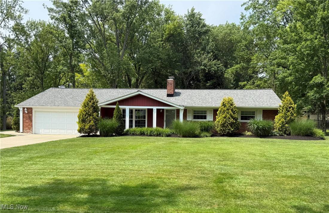 9034 Pleasantview DR, Northfield Center, OH 44067