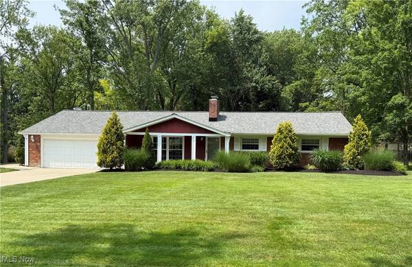 9034 Pleasantview DR, Northfield Center, OH 44067