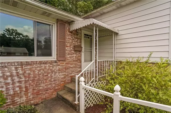 North Canton, OH 44720,1132 Clearmount AVE SE