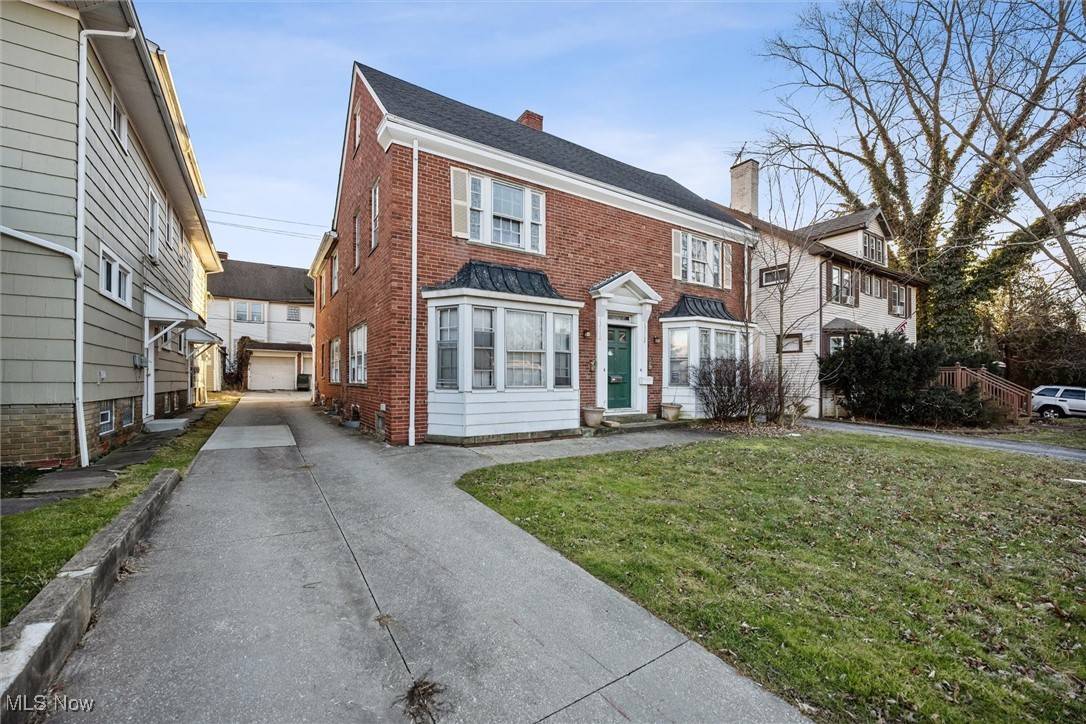 Cleveland Heights, OH 44118,13108 Cedar RD #13110