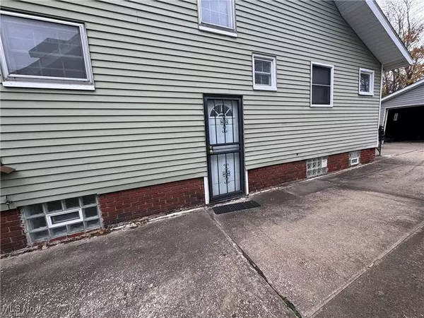 Akron, OH 44320,615 Noah AVE