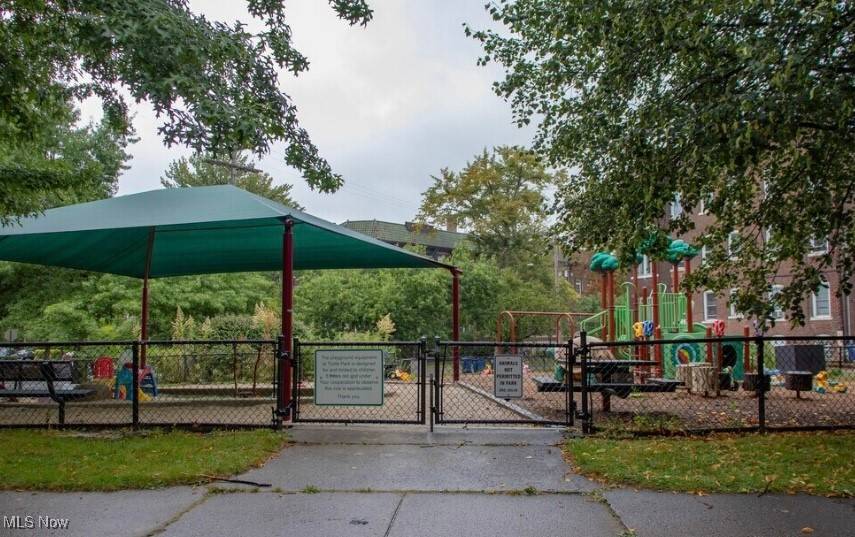 Shaker Heights, OH 44120,13800 Fairhill RD #112