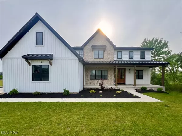 17440 Sawgrass CIR, North Royalton, OH 44133
