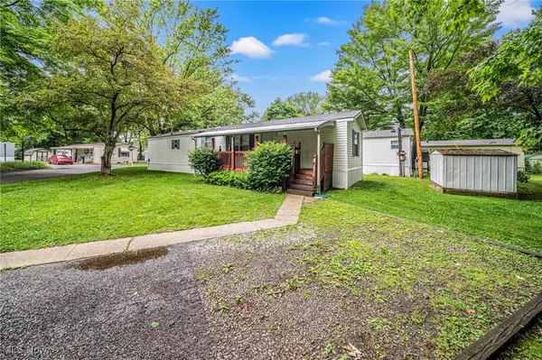 Mentor, OH 44060,100 Maplegrove LN