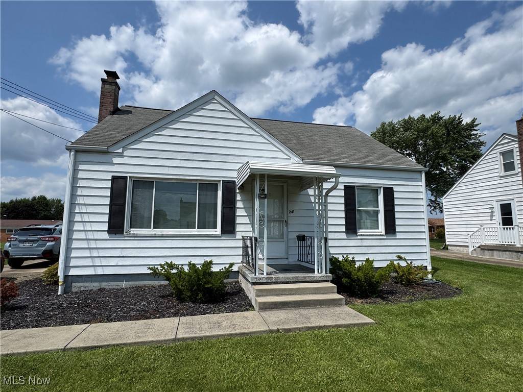 241 Helena DR, Struthers, OH 44471