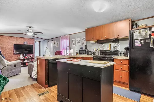 New Franklin, OH 44203,28 E Buddy ST