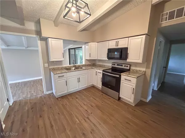 Girard, OH 44420,837 Pinecrest RD