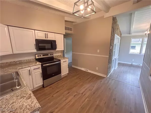 Girard, OH 44420,837 Pinecrest RD