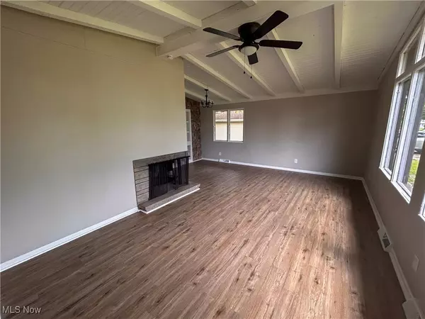 Girard, OH 44420,837 Pinecrest RD