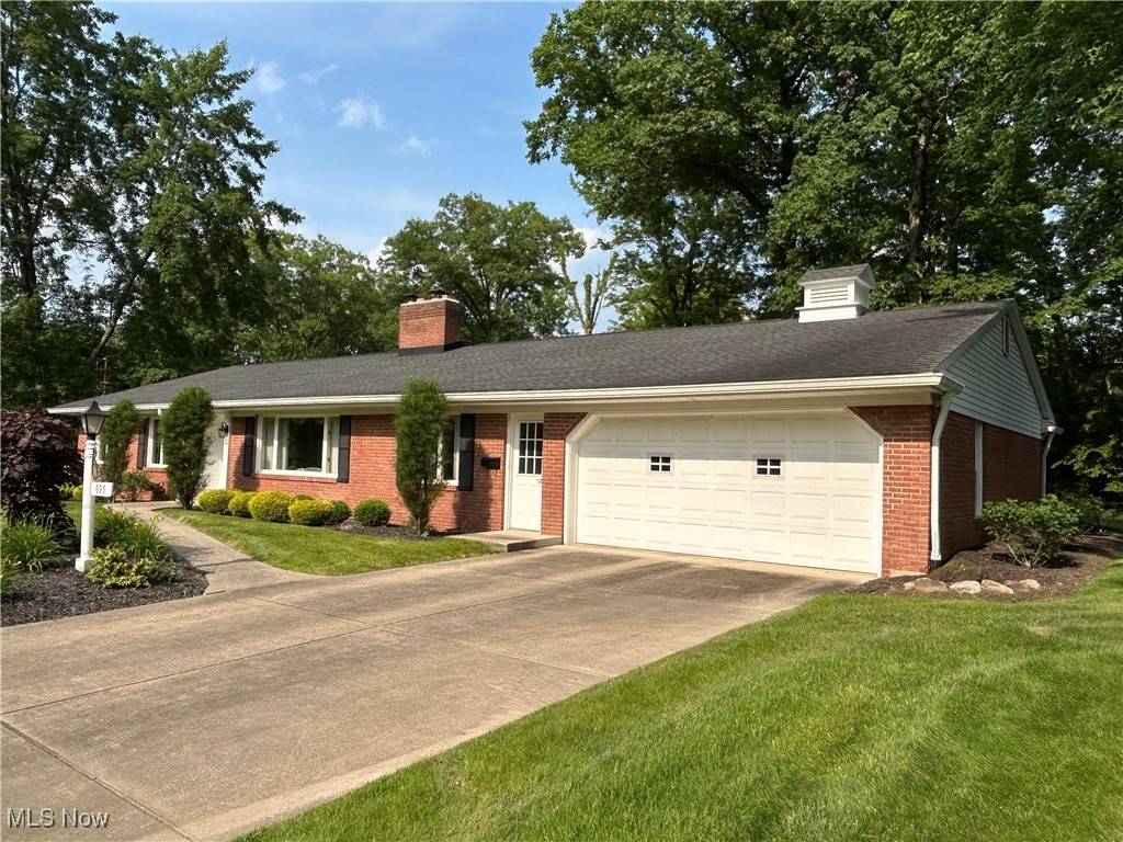 Canfield, OH 44406,695 Blueberry Hill DR