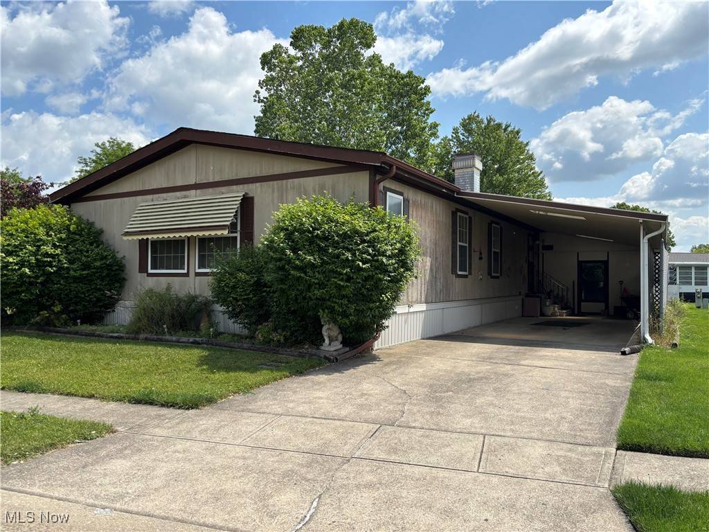 3 Concert LN, Olmsted Twp, OH 44138