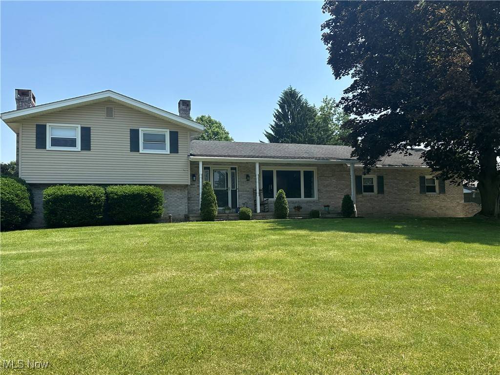 3005 Chaucer DR NE, Canton, OH 44721