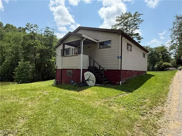 51 Buckeye DR, New Cumberland, WV 26047