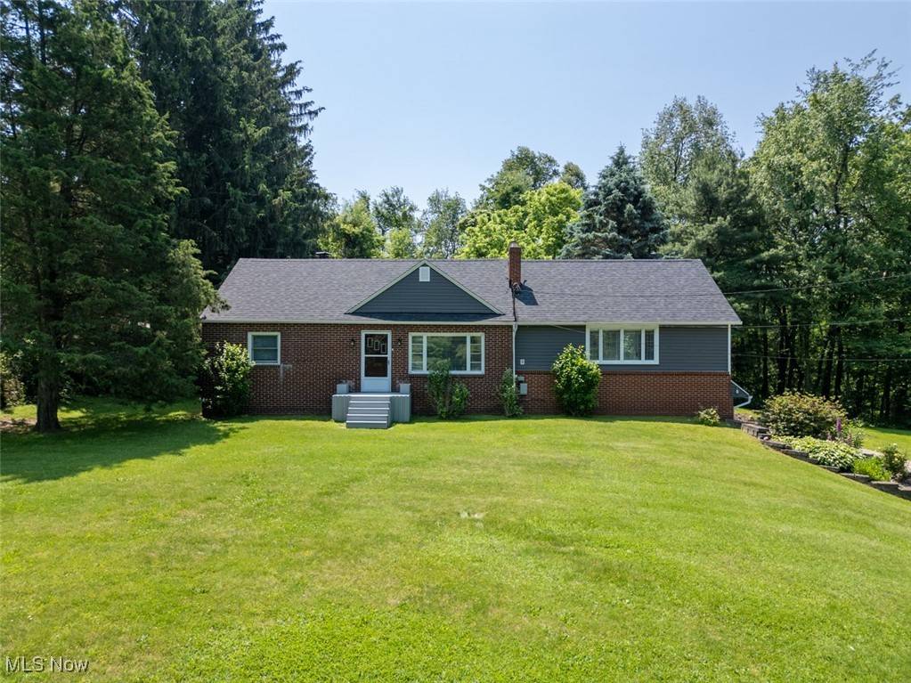 3146 Lovers LN, Ravenna, OH 44266