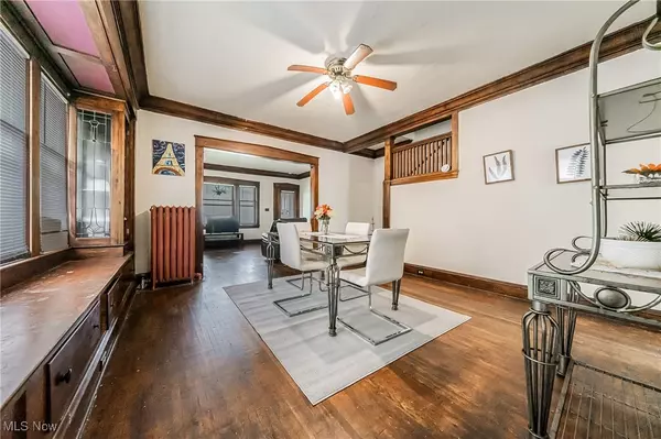 Lakewood, OH 44107,12224 Clifton BLVD