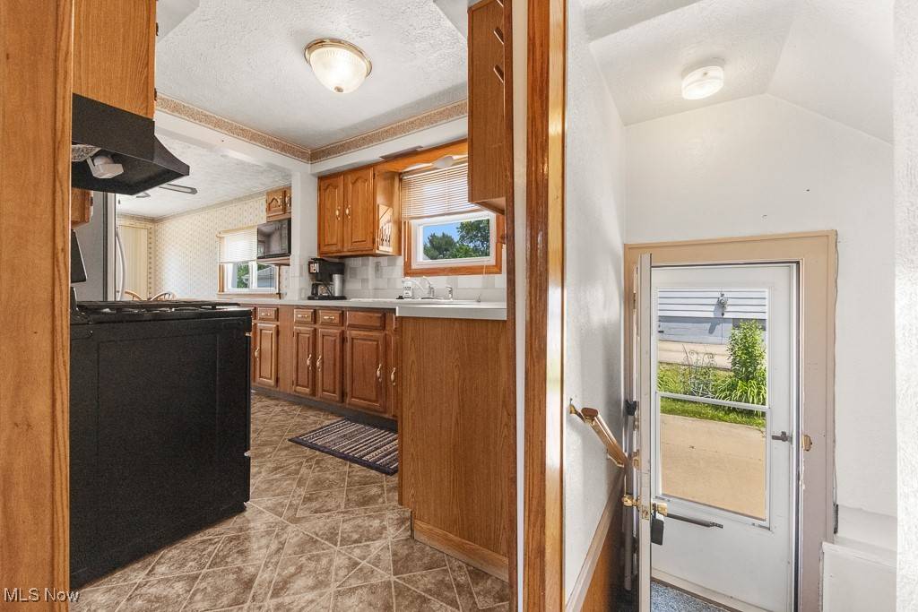 Akron, OH 44306,1611 Faye RD