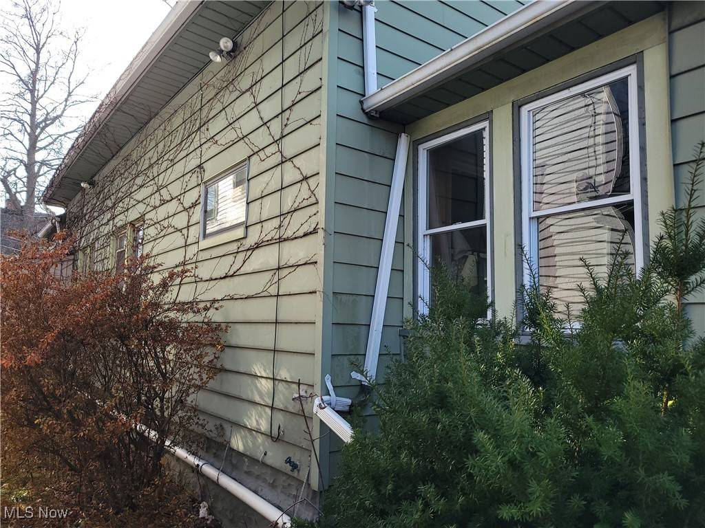 Cleveland, OH 44110,16918 Grovewood AVE