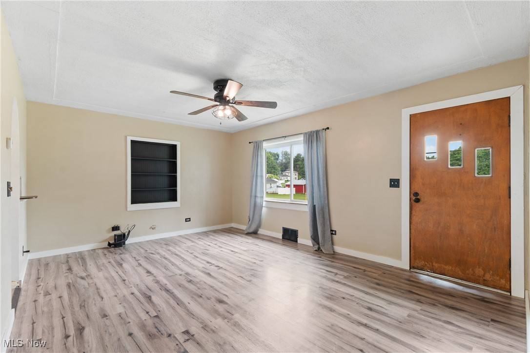 Shreve, OH 44676,365 E Robinson ST