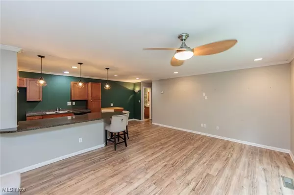 Brecksville, OH 44141,7030 Carriage Hill DR #202