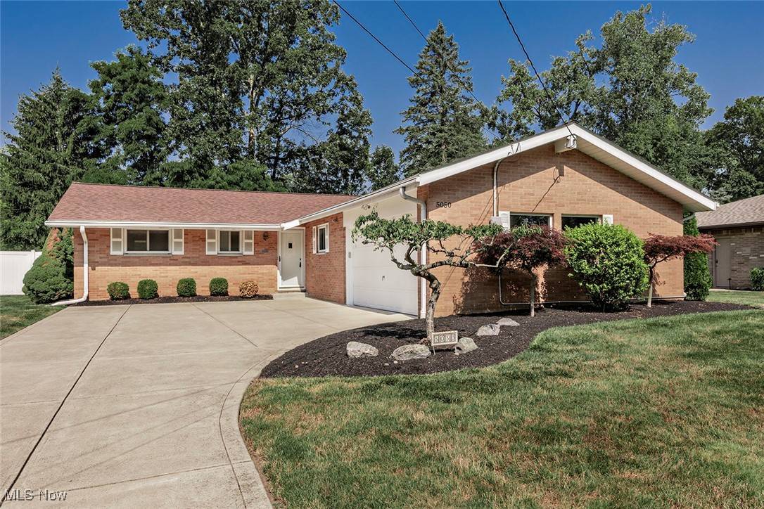 5050 Douglas DR, North Olmsted, OH 44070