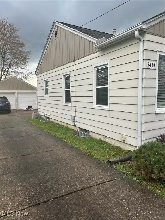 Youngstown, OH 44512,7438 Westview DR