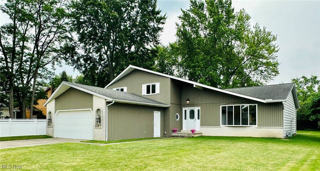17035 Hawks Lookout LN, Strongsville, OH 44136