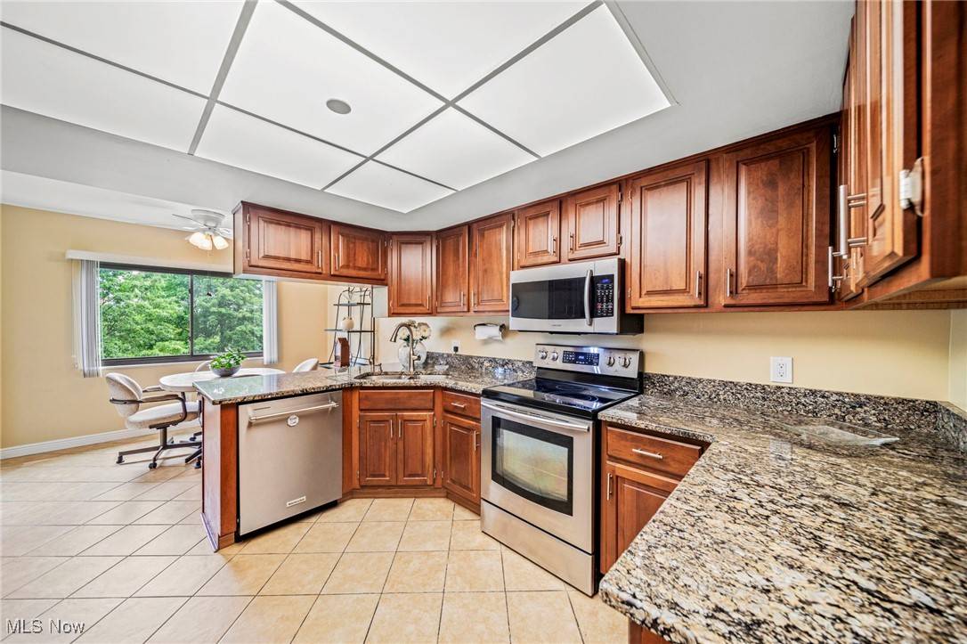 Mayfield Heights, OH 44124,160 Fox Hollow DR #504B