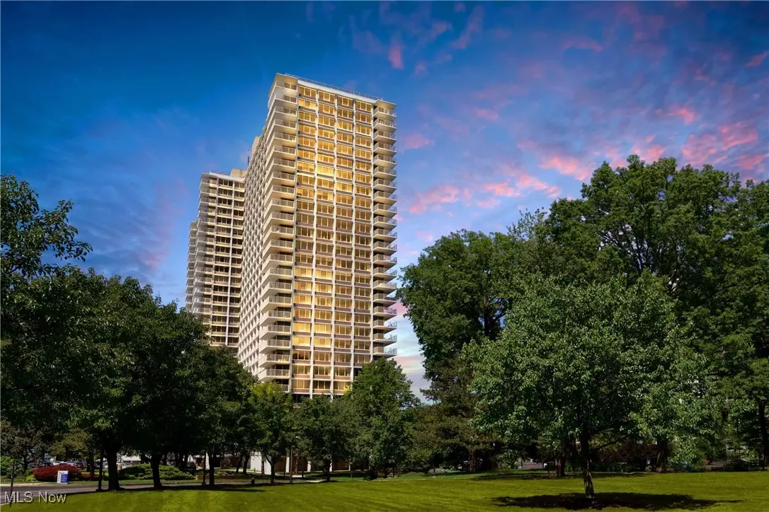 Lakewood, OH 44107,12700 Lake AVE #704