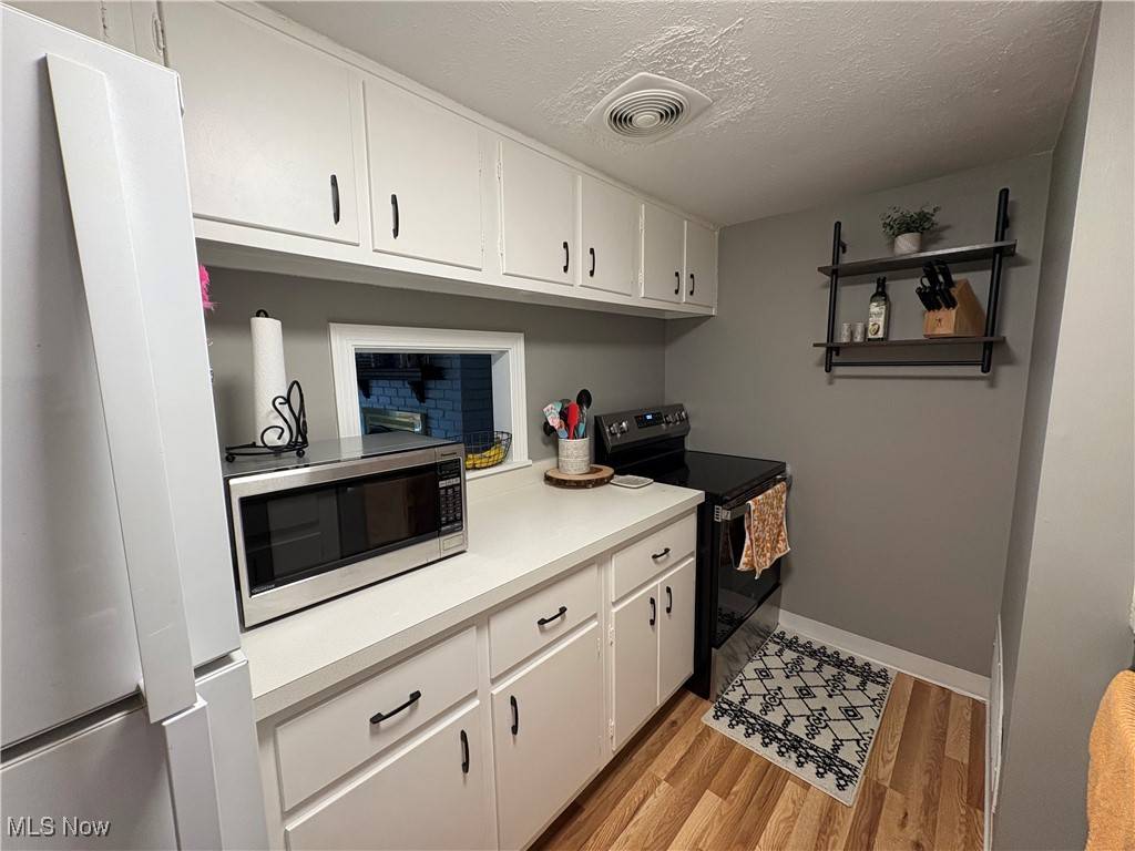 Brecksville, OH 44141,7010 Carriage Hill DR #104