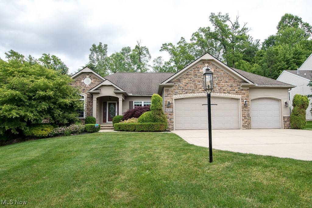 8311 Hemingway LN, Mentor, OH 44060