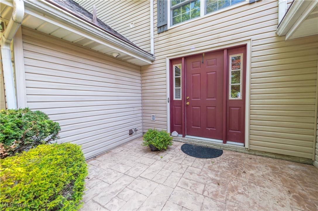 Vermilion, OH 44089,833 Aurora DR