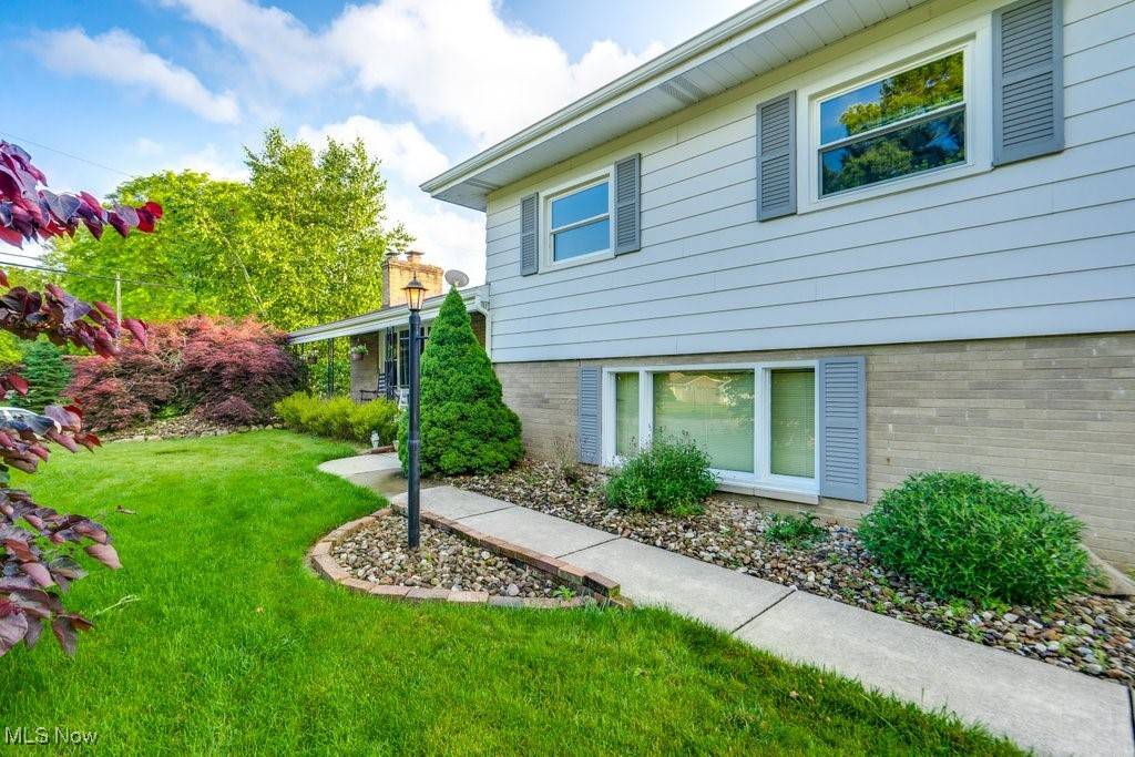 Akron, OH 44333,396 Sandhurst RD