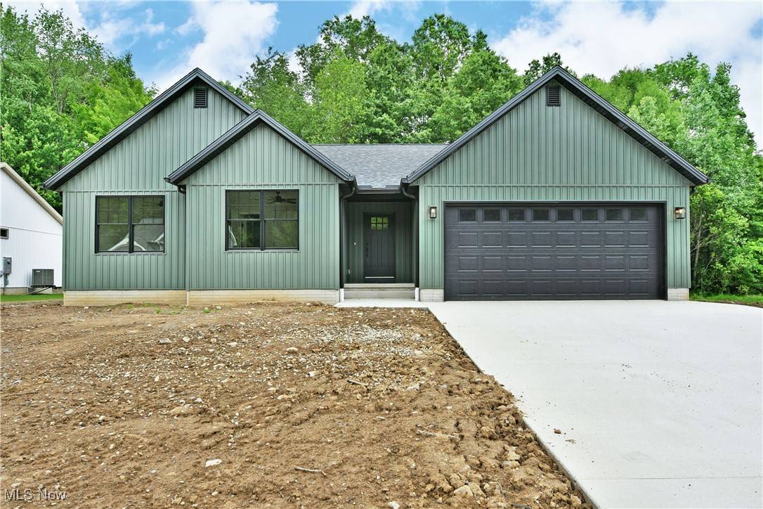 2320 Wilshire DR, Cortland, OH 44410