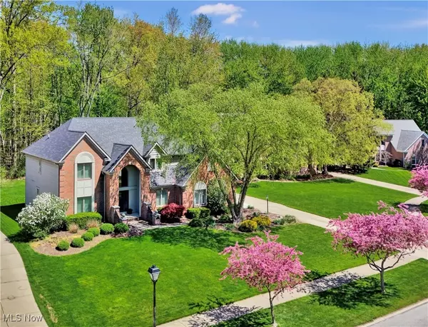 Westlake, OH 44145,30590 Royal Woods PL