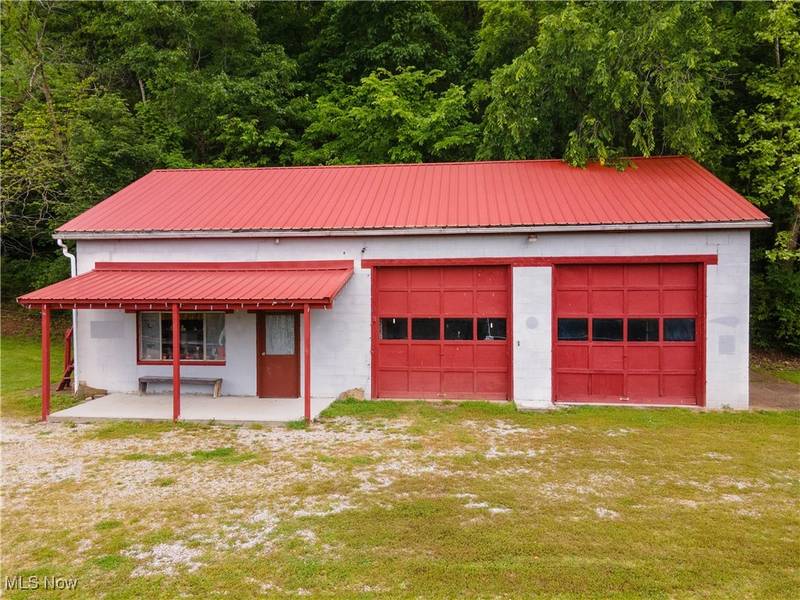 31647 Charleston RD, Leon, WV 25123