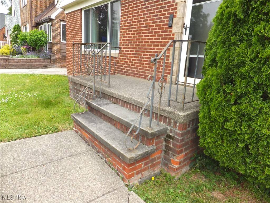 Parma, OH 44134,2222 Brookview BLVD