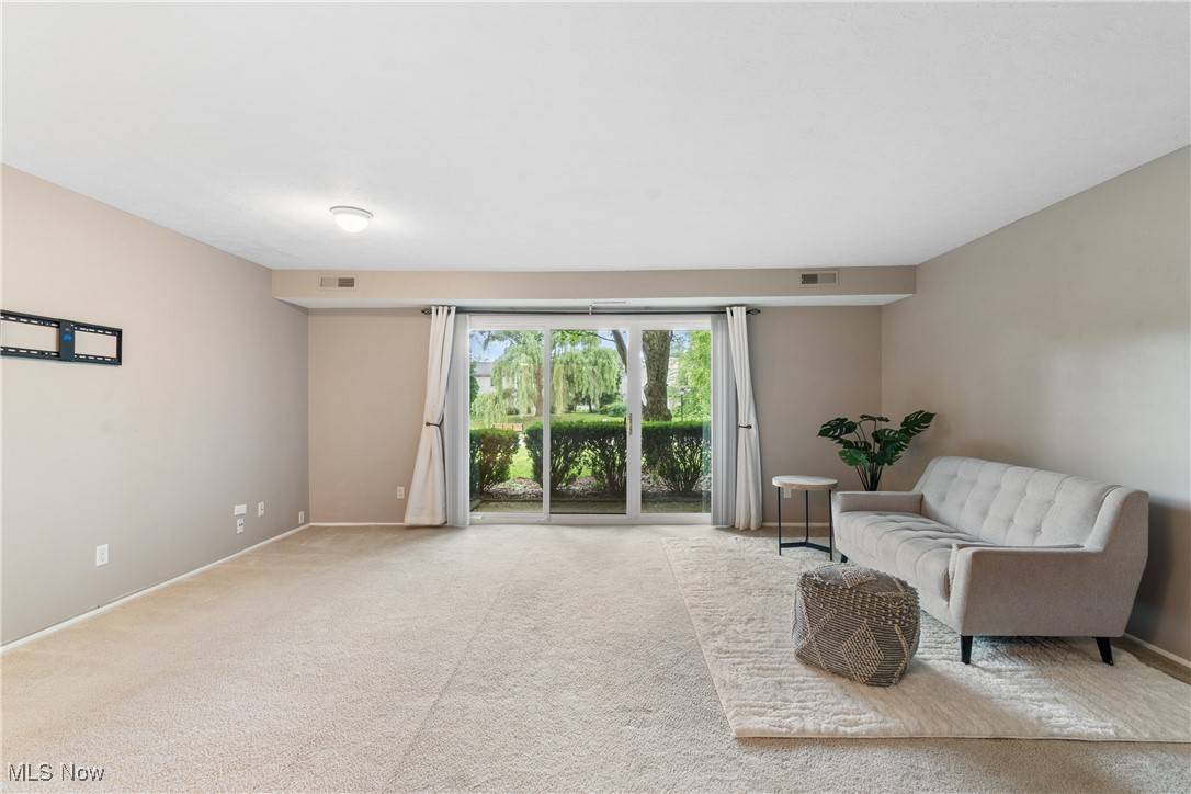 Westlake, OH 44145,2935 N Bay DR #H11